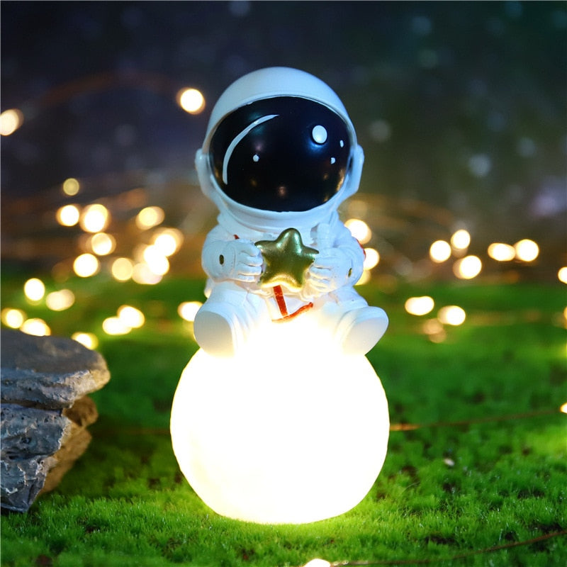 Astronaut Lamp