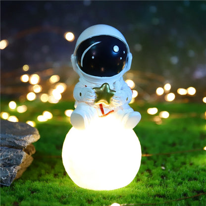 Astronaut Lamp